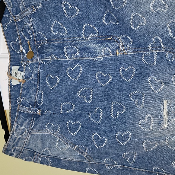 NWT Easel Heart Distressed Jeans - Picture 5 of 12